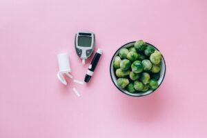 How to Build a Low-Glycemic Meal Plan: Food Swaps, Portion Targets, and a 7-Day Sample Menu for Stable Blood Sugar